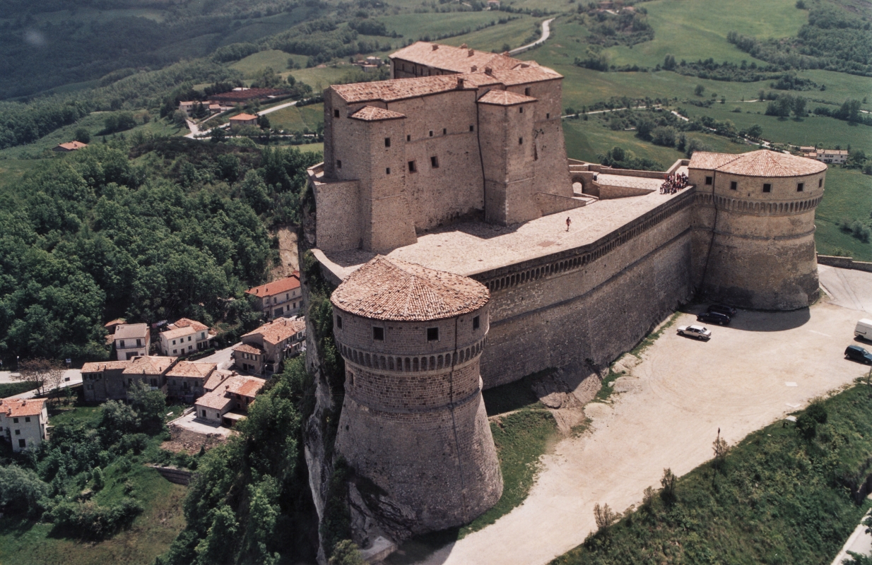Il Castello di San Leo: tra misteri, leggende e prigionieri celebri