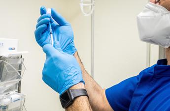 Vaccini, Vitale (UniPa): "250mila ricoveri per polmoniti l’anno, 70% tra over 65"