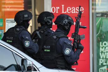 Sydney, attacco in centro commerciale: "Sei morti, non è esclusa la pista del terrorismo"