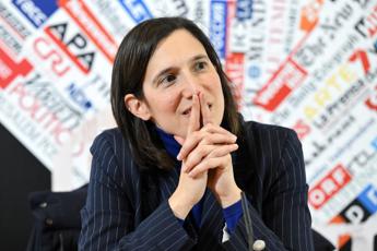 Schlein: "Campo largo non è morto. Conte? Avversario è il governo, spero non interessi solo me"